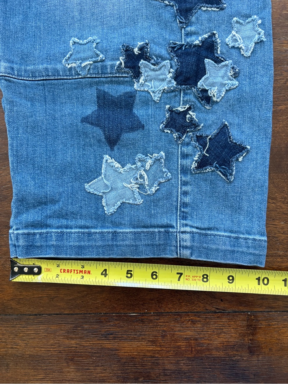 Pilcro Anthropologie Izzie Relaxed Pull On Frayed Stars Patch Barrel Jeans Small - Picture 13 of 13